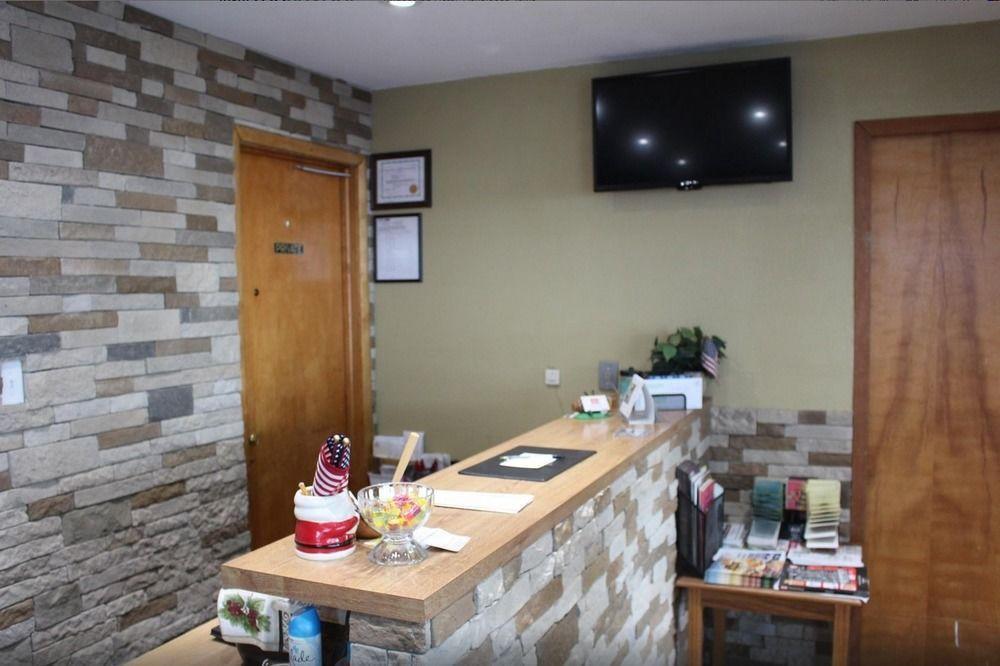 Budget Inn Oskaloosa ภายนอก รูปภาพ