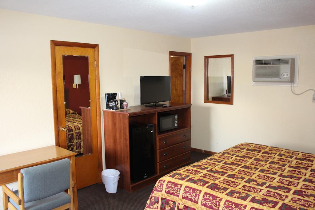 Budget Inn Oskaloosa ภายนอก รูปภาพ